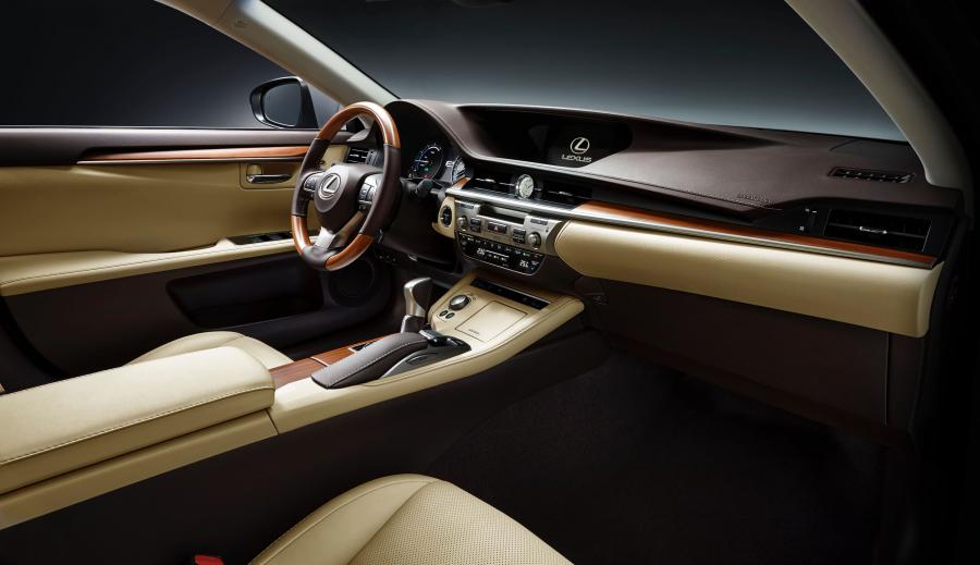  Lexus ES300h 2015 года  (фото 7 из 7)